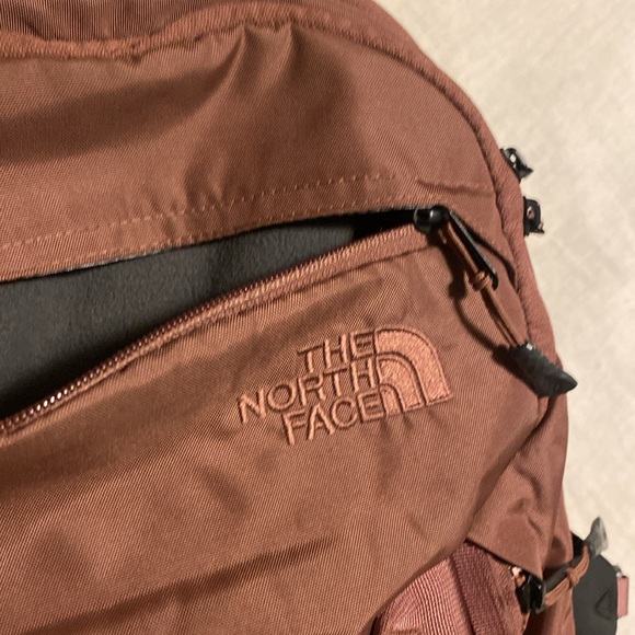 THE NORTH FACE HIKING LAPTOP WEATHERPROOF BACKPACK - Picture 6 of 6
